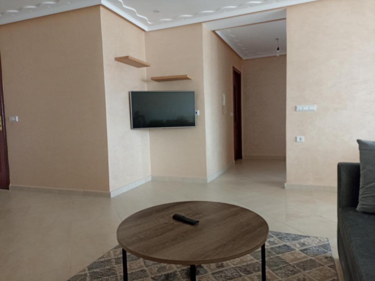 Appartement Familial Au Centre De Nador Ville Екстериор снимка